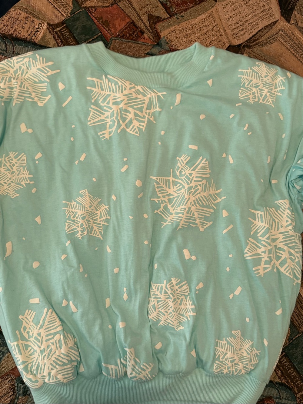 Acer Women's Crewneck Sweatshirt - Light Blue & White Snowflake Print size large